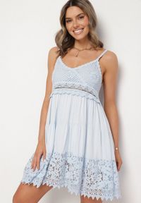 Born2be - Jasnoniebieska Rozkloszowana Sukienka w Haftowany Wzór Mavironne. Okazja: na imprezę. Kolor: niebieski. Wzór: haft. Styl: elegancki