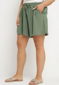 Born2be - Zielone Szorty z Wysokim Stanem i Gumką w Pasie Mevaraia. Stan: podwyższony. Kolekcja: plus size. Kolor: zielony. Sezon: lato. Styl: klasyczny, elegancki
