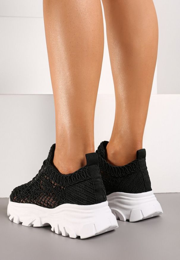 Renee - Czarne Ażurowe Sneakersy na Niskiej Platformie przed Kostkę Timane. Okazja: na co dzień. Wysokość cholewki: przed kostkę. Nosek buta: okrągły. Kolor: czarny. Materiał: jeans, materiał. Wzór: ażurowy. Obcas: na platformie