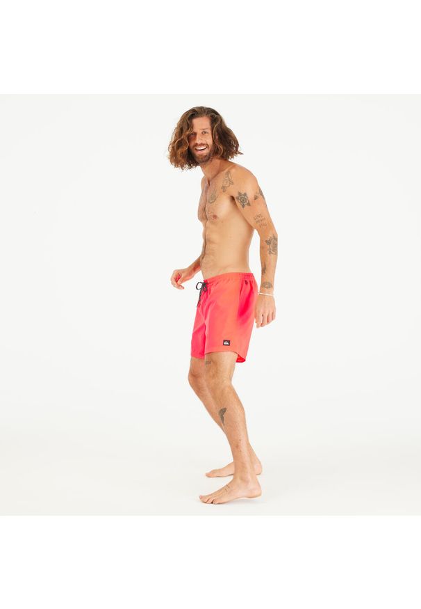 Spodenki surfingowe męskie Quiksilver Volley krótkie. Kolor: pomarańczowy. Materiał: poliester. Długość: krótkie. Styl: sportowy
