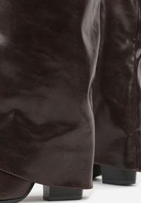 Renee - Brązowe Kozaki na Stożkowym Obcasie Ozdobione Wywiniętą Cholewką Nalunisa. Okazja: na co dzień. Kolor: brązowy. Materiał: jeans. Szerokość cholewki: normalna. Wzór: aplikacja. Obcas: na obcasie. Styl: casual, elegancki. Wysokość obcasa: średni #7