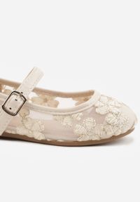 Born2be - Beżowe Siateczkowe Balerinki z Paskiem z Klamerką Zdobione Kwiatowym Haftem Canlea. Okazja: na spacer, na co dzień, na uczelnię, na imprezę. Zapięcie: pasek. Kolor: beżowy. Materiał: jeans. Wzór: aplikacja, haft, kwiaty. Styl: casual #4