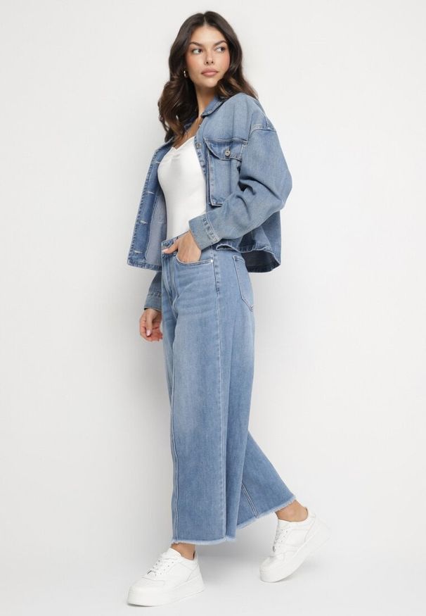 Born2be - Niebieskie Jeansy Szwedy z Wysokim Stanem i Ozdobnym Przeszyciem Kleffia. Okazja: na co dzień. Stan: podwyższony. Kolor: niebieski. Styl: elegancki, casual