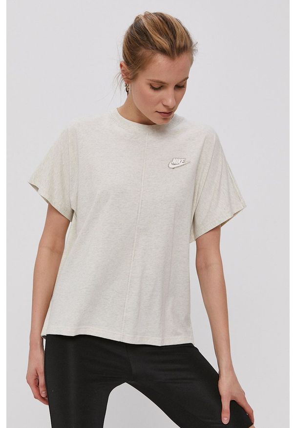 Nike Sportswear - T-shirt. Okazja: na co dzień. Kolor: beżowy. Materiał: włókno, bawełna. Wzór: aplikacja. Styl: sportowy, casual
