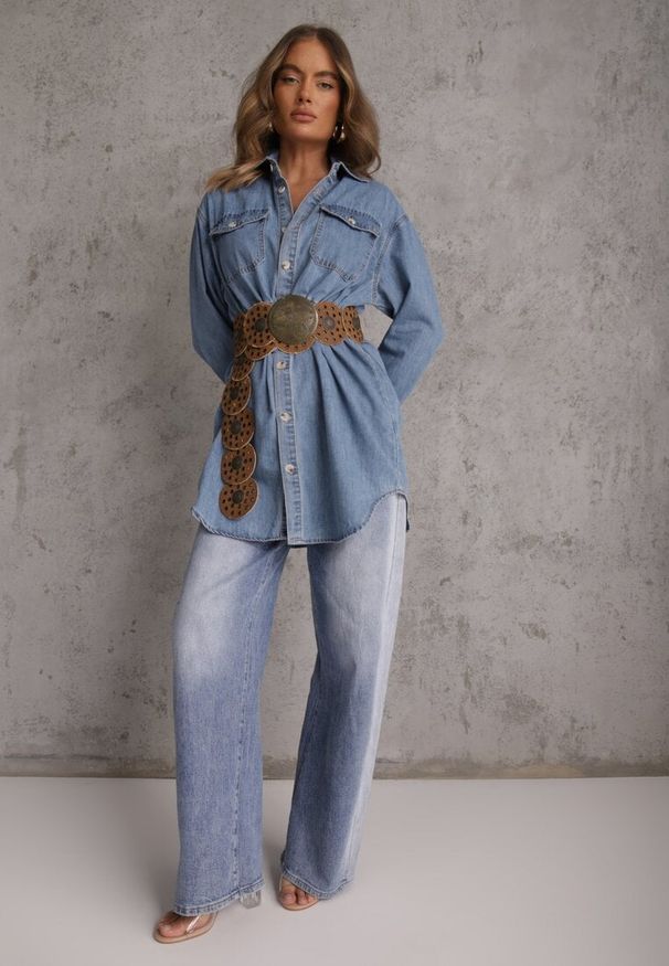 Renee - Niebieska Jeansowa Bawełniana Sukienka Koszulowa z Wiązaniem i Marszczeniem Enatta. Okazja: na co dzień. Kolor: niebieski. Materiał: bawełna, jeans. Wzór: aplikacja. Sezon: lato. Typ sukienki: koszulowe. Styl: casual