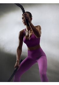 4f - 4F Biustonosz treningowy z wysokim wsparciem damski - różowy S. Kolor: różowy. Materiał: guma, skóra. Sport: fitness #1