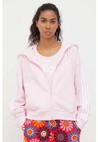 Adidas - adidas bluza damska kolor różowy z kapturem z aplikacją. Typ kołnierza: kaptur. Kolor: różowy. Materiał: materiał, dzianina. Długość rękawa: długi rękaw. Długość: długie. Wzór: aplikacja #1