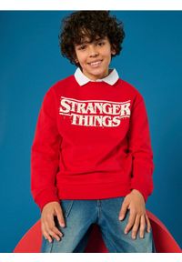 Sinsay - Bluza Stranger Things - czerwony. Kolor: czerwony. Długość rękawa: długi rękaw. Długość: długie