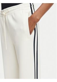 Guess Spodnie dresowe V6YB08 K4286 Kremowy Regular Fit. Kolor: kremowy. Materiał: syntetyk #5