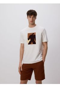 Reserved - T-shirt comfort z nadrukiem - złamana biel. Materiał: bawełna, dzianina. Wzór: nadruk