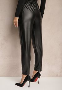 Renee - Czarne Spodnie High Waist z Ekoskóry w Gumką w Talii Esaleira. Okazja: na co dzień. Stan: podwyższony. Kolor: czarny. Styl: casual, elegancki #4