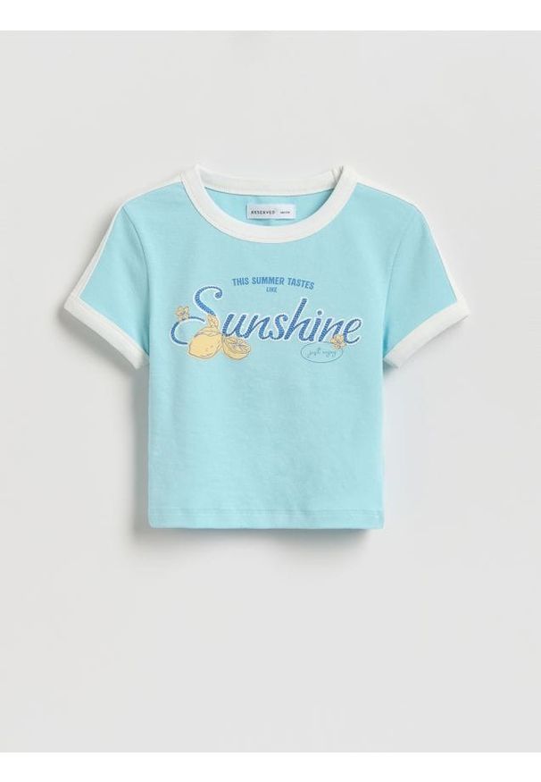 Reserved - Krótki t-shirt z nadrukiem - jasnoniebieski. Kolor: niebieski. Materiał: bawełna. Długość: krótkie. Wzór: nadruk