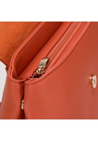 Wittchen - Damski plecak z kłódką pomarańczowy. Kolor: pomarańczowy. Materiał: skóra ekologiczna. Wzór: aplikacja. Styl: klasyczny, casual, elegancki #2