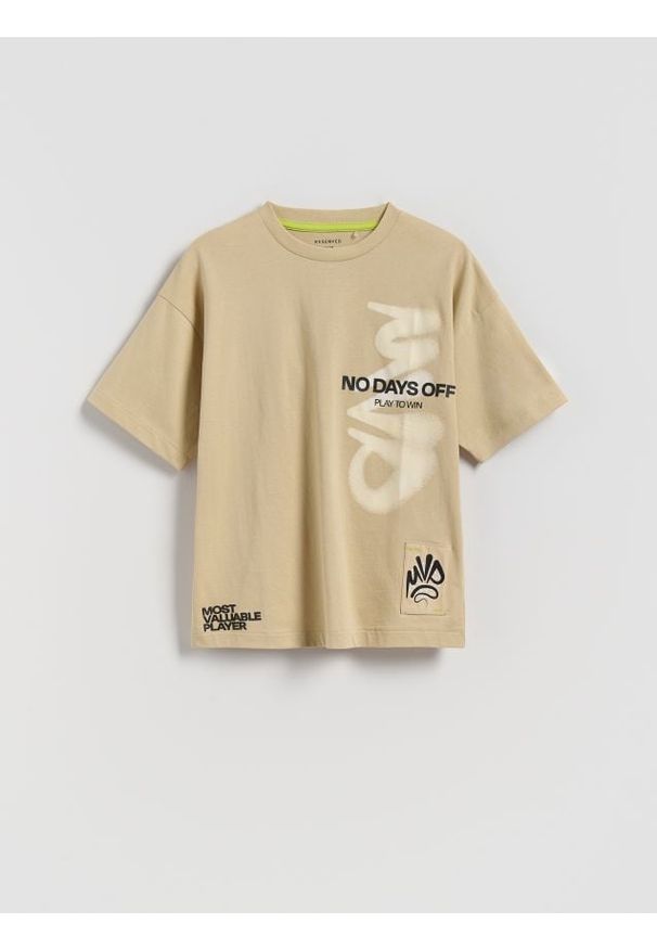 Reserved - T-shirt z nadrukiem - beżowy. Kolor: beżowy. Materiał: bawełna, dzianina. Wzór: nadruk