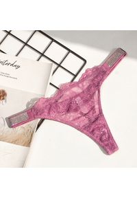 Intica - Stringi z błyszczącym pasem na specjalne okazje Handan. Kolor: fioletowy. Materiał: materiał