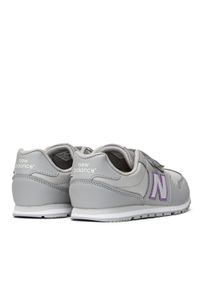 Sneakersy dziecięce szare New Balance PV500WNG. Kolor: szary. Materiał: zamsz, syntetyk. Szerokość cholewki: normalna. Model: New Balance 996 #5