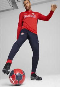 Puma - Męska bluza treningowa z zamkiem 1/4 FC Red Bull Salzburg PUMA Red Navy Blue. Kolor: czerwony, wielokolorowy, niebieski. Sport: fitness