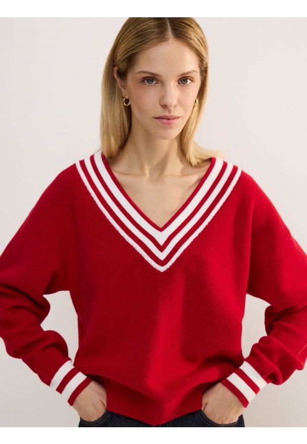 Reserved - Sweter z lnem - czerwony. Kolor: czerwony. Materiał: len