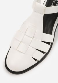 Renee - Białe Sandały na Stożku Ozdobione Geometryczną Cholewką Peripe. Okazja: na imprezę. Zapięcie: sprzączka. Kolor: biały. Materiał: jeans. Wzór: geometria, aplikacja. Sezon: lato. Obcas: na stożku #9