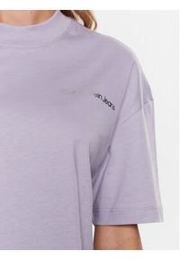 Calvin Klein Jeans T-Shirt J20J221367 Fioletowy Regular Fit. Kolor: fioletowy. Materiał: bawełna