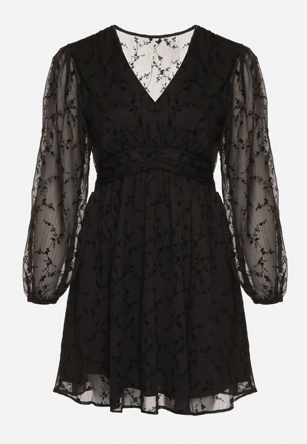 Born2be - Czarna Rozkloszowana Sukienka z Siateczki z Kwiatowym Wzorem Vidnessa. Okazja: na co dzień. Typ kołnierza: dekolt w kształcie V. Kolekcja: plus size. Kolor: czarny. Materiał: poliester. Wzór: kwiaty. Typ sukienki: dla puszystych. Styl: casual, klasyczny