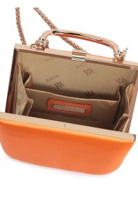 Kazar - Pomarańczowa kopertówka puzderko na złotym łańcuszku. Kolor: pomarańczowy. Styl: elegancki, wizytowy #4