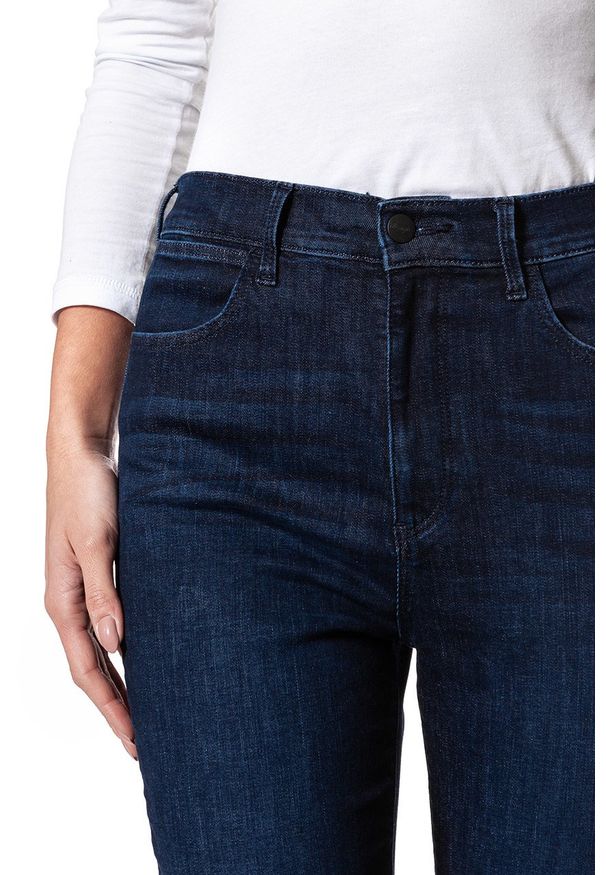 Wrangler - WRANGLER SUPER HIGH SKINNY TAINTED BLUE W27WSZ21H 112128196. Stan: podwyższony. Wzór: jednolity