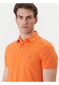 TOMMY HILFIGER - Tommy Hilfiger Polo 1985 MW0MW17771 Pomarańczowy Slim Fit. Typ kołnierza: polo. Kolor: pomarańczowy. Materiał: bawełna #3