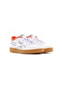 Buty do chodzenia dla dzieci Reebok Club C Revenge. Kolor: biały. Materiał: materiał, syntetyk. Szerokość cholewki: normalna. Model: Reebok Club. Sport: turystyka piesza