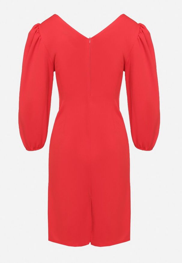Born2be - Czerwona Dopasowana Sukienka z Dekoltem w Serek Zinnaira. Okazja: do pracy, na spotkanie biznesowe. Typ kołnierza: dekolt w serek. Kolor: czerwony. Styl: elegancki, biznesowy, klasyczny