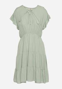 Born2be - Miętowa Sukienka z Gumką w Pasie Ozdobiona Falbanką i Wiązana Materiałowym Paskiem Tiamalou. Typ kołnierza: dekolt w łódkę. Kolor: miętowy. Materiał: materiał. Długość rękawa: krótki rękaw. Wzór: aplikacja #2