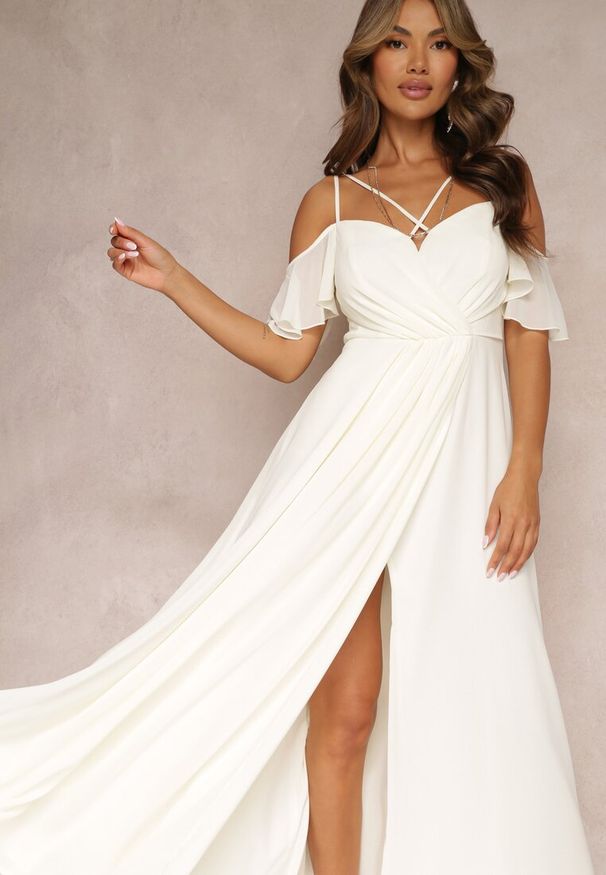 Renee - Beżowa Rozkloszowana Sukienka Maxi o Kopertowym Fasonie na Cienkich Ramiączkach Burwena. Okazja: na wesele, na ślub cywilny. Kolor: beżowy. Długość rękawa: na ramiączkach. Typ sukienki: kopertowe. Długość: maxi