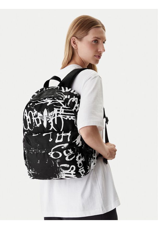 Adidas - adidas Plecak Graphic Classic JX3192 Czarny. Kolor: czarny. Materiał: materiał