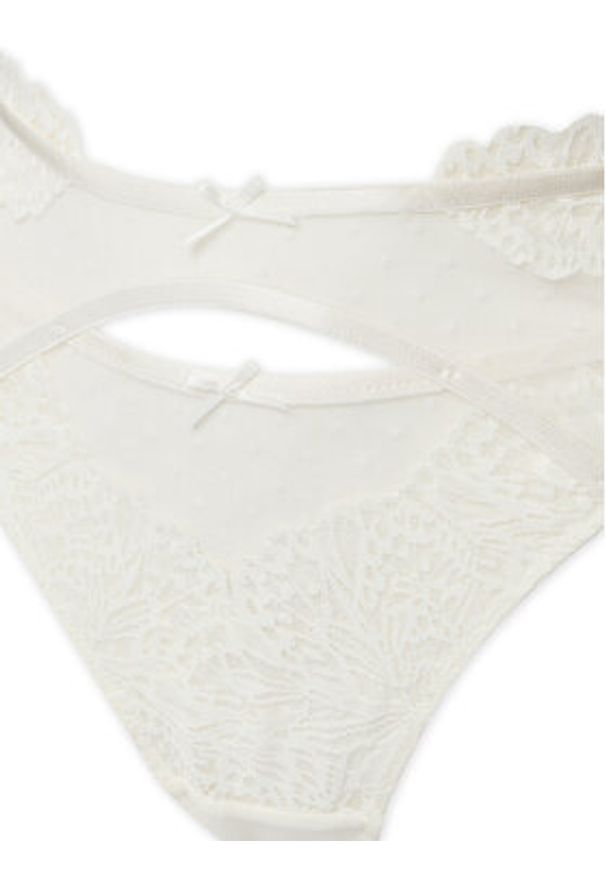 Hunkemöller Stringi 302384 Écru. Kolor: kremowy. Materiał: syntetyk