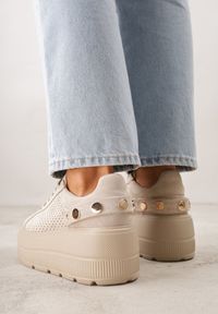 Renee - Beżowe Perforowane Sneakersy ze Skóry Naturalnej na Platformie i Koturnie Risyla. Kolor: beżowy. Materiał: skóra. Obcas: na koturnie #3