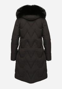 Born2be - Czarna Kurtka Pikowana o Długim Fasonie z Kapturem i Futrem Vertizola. Okazja: na spacer, na co dzień. Typ kołnierza: kaptur. Kolor: czarny. Materiał: futro. Długość: długie. Styl: casual, elegancki #3