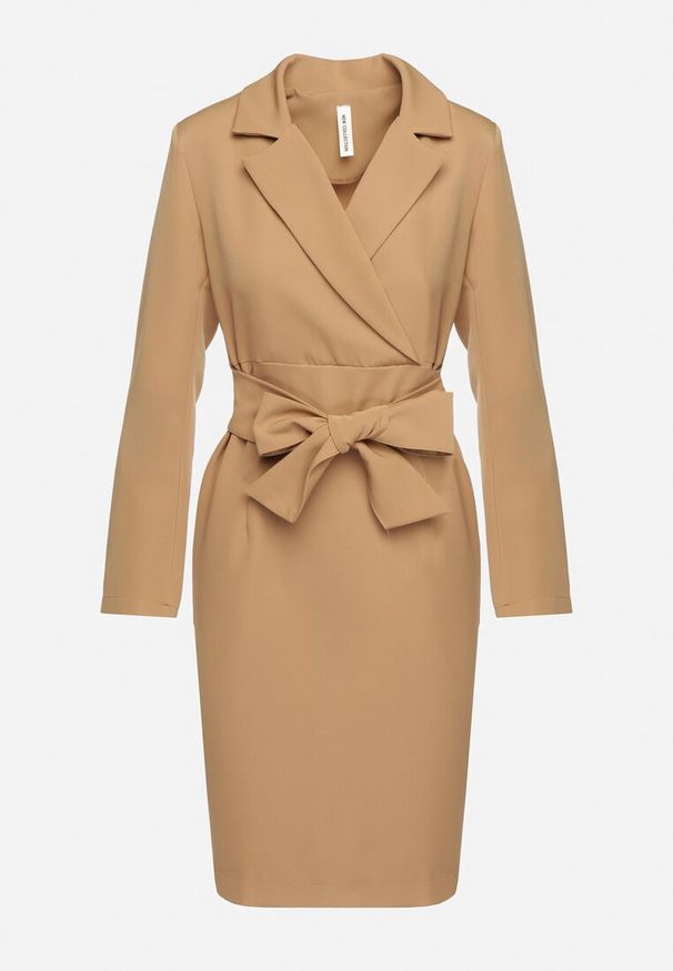 Born2be - Brązowa Kopertowa Sukienka z Paskiem Usztywnionymi Ramionami i Rozcięciem z Tyłu Werige. Okazja: na co dzień. Typ kołnierza: dekolt w kształcie V. Kolor: brązowy. Materiał: skóra. Typ sukienki: kopertowe. Styl: casual