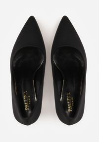 Renee - Czarne Gładkie Szpilki z Tkaniny w Klasycznym Stylu Jynienne. Okazja: na spotkanie biznesowe. Kolor: czarny. Materiał: tkanina. Wzór: gładki. Obcas: na szpilce. Styl: klasyczny #2