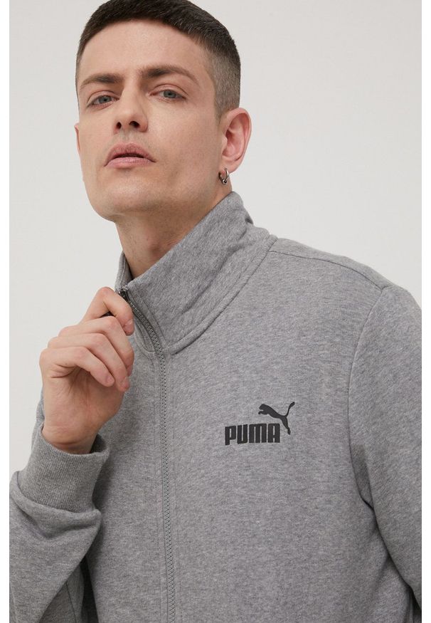Puma bluza 586696 męska kolor szary z nadrukiem. Okazja: na co dzień. Kolor: szary. Materiał: materiał. Wzór: nadruk. Styl: casual