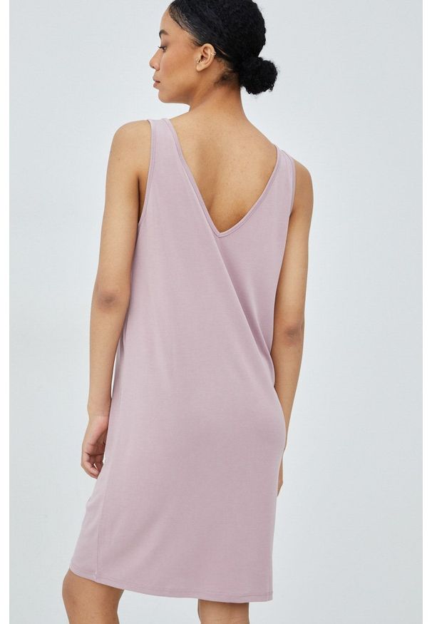 Vero Moda sukienka kolor fioletowy mini prosta. Okazja: na co dzień. Kolor: fioletowy. Materiał: dzianina, włókno. Długość rękawa: na ramiączkach. Wzór: gładki. Typ sukienki: proste. Styl: casual. Długość: mini