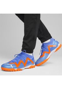 Buty do chodzenia męskie Puma Future Match TT. Zapięcie: sznurówki. Kolor: wielokolorowy, pomarańczowy, żółty, biały, niebieski. Materiał: materiał, syntetyk. Szerokość cholewki: normalna. Sport: turystyka piesza