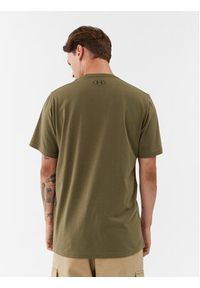 Under Armour T-Shirt Ua Core Novelty Graphic Ss 1380957 Khaki Loose Fit. Kolor: brązowy. Materiał: bawełna