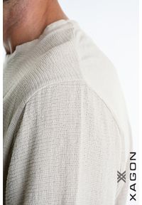 Xagon T-shirt | P26082V 1004T | Mężczyzna | Beżowy. Okazja: na co dzień. Kolor: beżowy. Materiał: bawełna, len. Długość: długie. Wzór: gładki. Styl: casual, elegancki #3