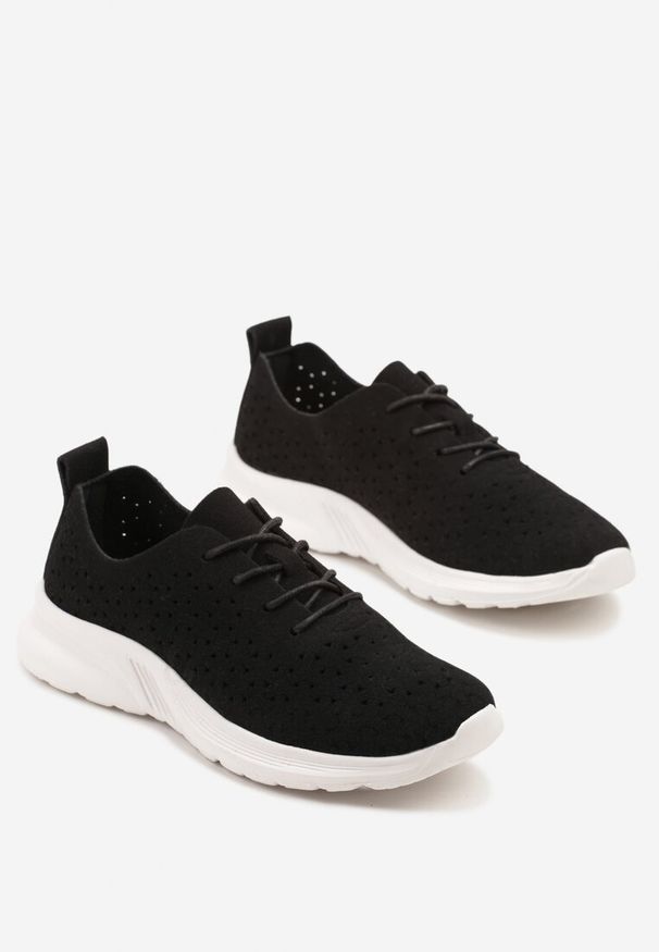 Renee - Czarne Sneakersy Ozdobione Ażurowym Wzorem Sareldi. Okazja: na co dzień. Kolor: czarny. Materiał: jeans. Wzór: aplikacja, ażurowy