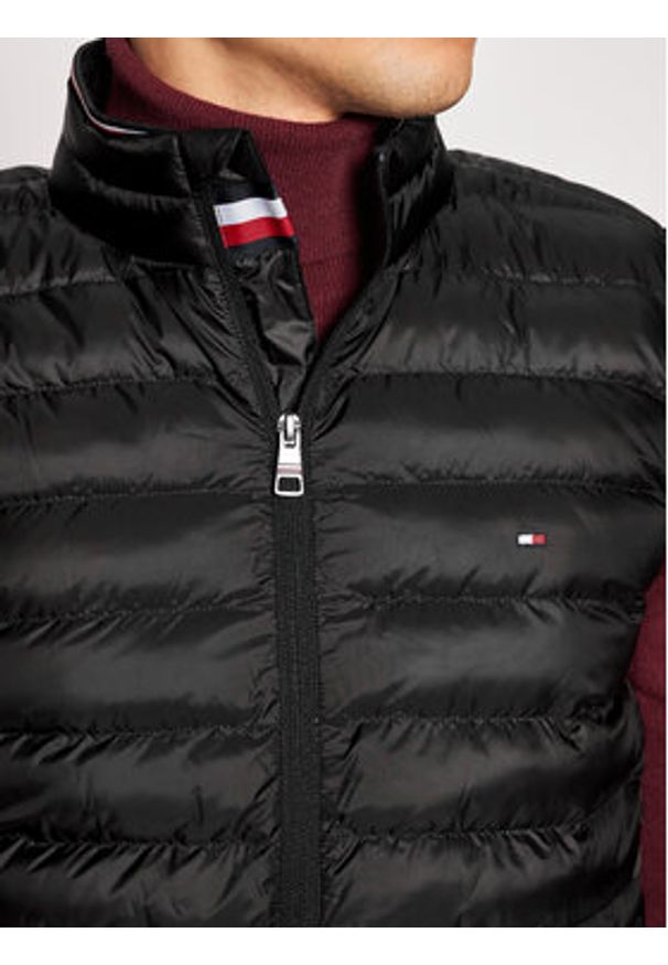 TOMMY HILFIGER - Tommy Hilfiger Bezrękawnik Core Circular MW0MW18762 Czarny Regular Fit. Kolor: czarny. Materiał: syntetyk. Długość rękawa: bez rękawów