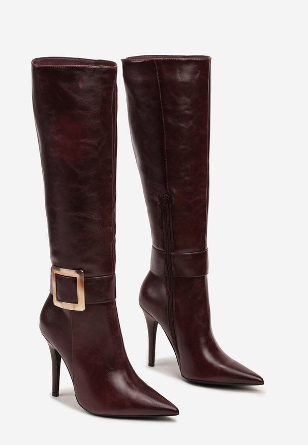 Renee - Bordowe Kozaki na Szpilce z Metaliczną Klamrą Evelinna. Okazja: na co dzień. Zapięcie: klamry. Kolor: czerwony. Obcas: na szpilce. Styl: elegancki, klasyczny, casual, wizytowy. Wysokość obcasa: średni