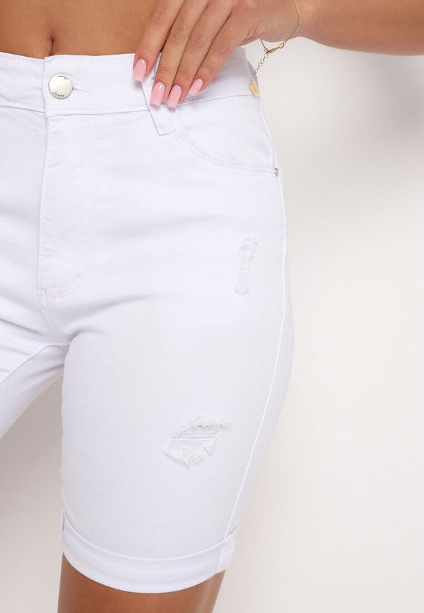 Born2be - Białe Szorty Jeansowe z Wysokim Stanem z Efektem Push-Up Namsene. Stan: podwyższony. Kolor: biały. Materiał: jeans. Styl: klasyczny, wizytowy