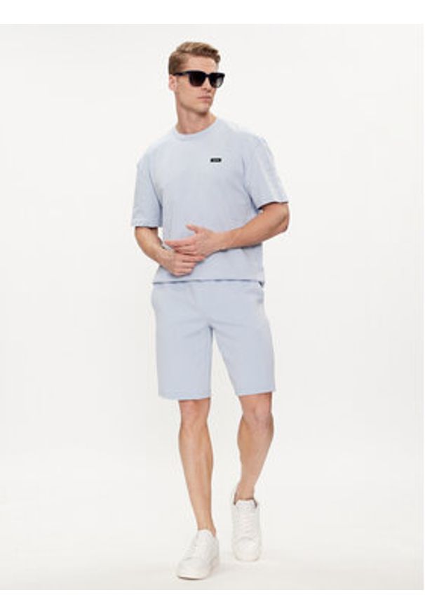 Calvin Klein T-Shirt K10K112749 Błękitny Comfort Fit. Kolor: niebieski. Materiał: bawełna