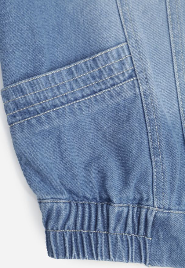 Born2be - Niebieska Jeansowa Bawełniana Kamizelka Zapinana na Guziki z Kieszeniami Dayleah. Kolor: niebieski. Materiał: bawełna, jeans. Długość rękawa: krótki rękaw. Długość: krótkie. Wzór: jednolity