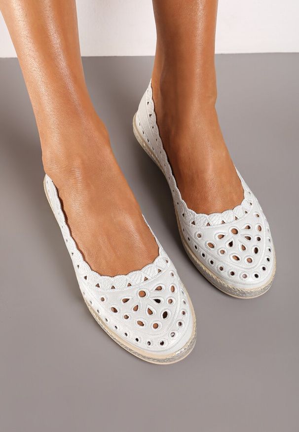 Born2be - Białe Balerinki Meledoc. Zapięcie: bez zapięcia. Kolor: biały. Materiał: materiał. Wzór: ażurowy, aplikacja, haft, geometria. Obcas: na płaskiej podeszwie